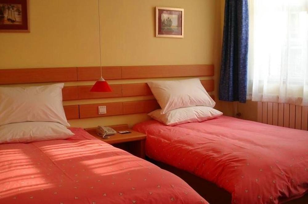 Home Inn Dalian Development Zone Light Railway Station Екстер'єр фото