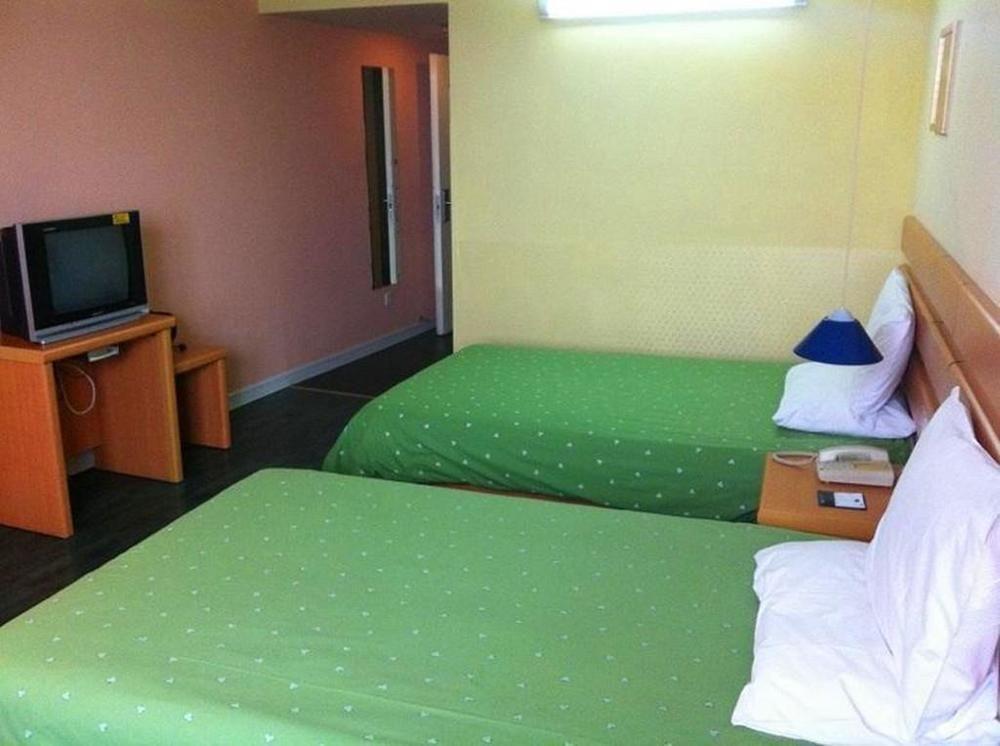 Home Inn Dalian Development Zone Light Railway Station Екстер'єр фото
