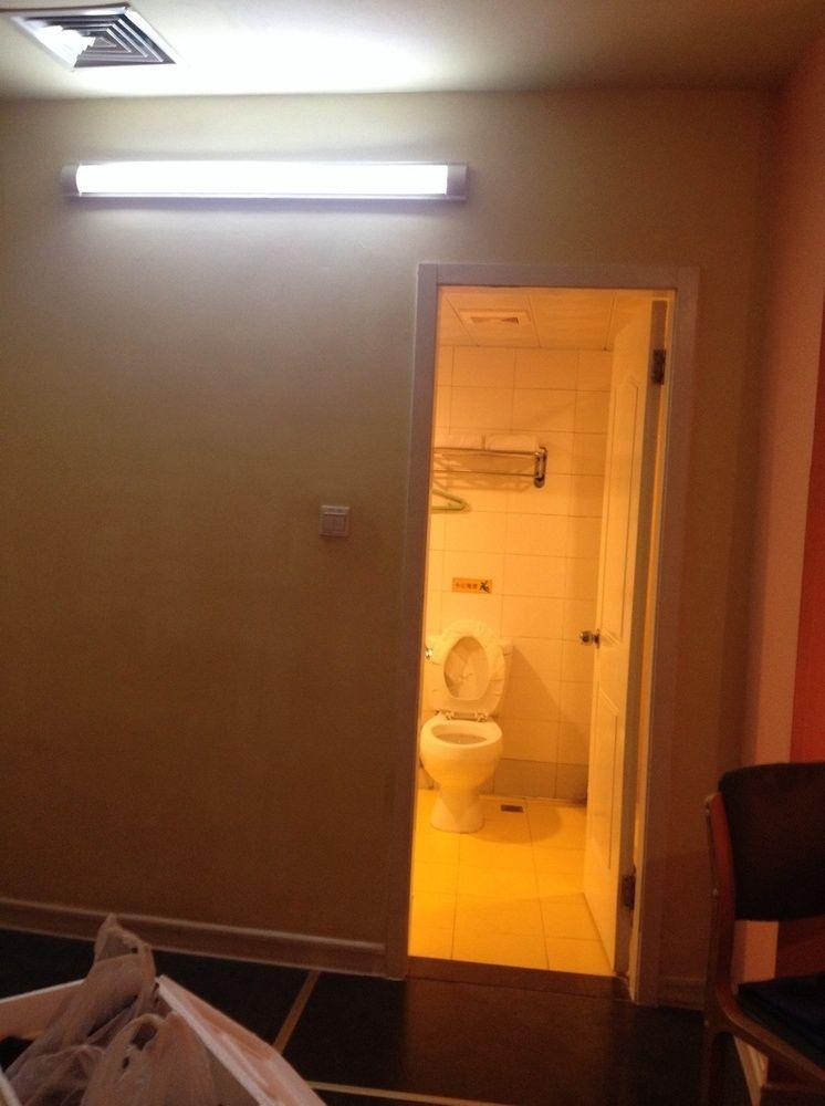 Home Inn Dalian Development Zone Light Railway Station Екстер'єр фото