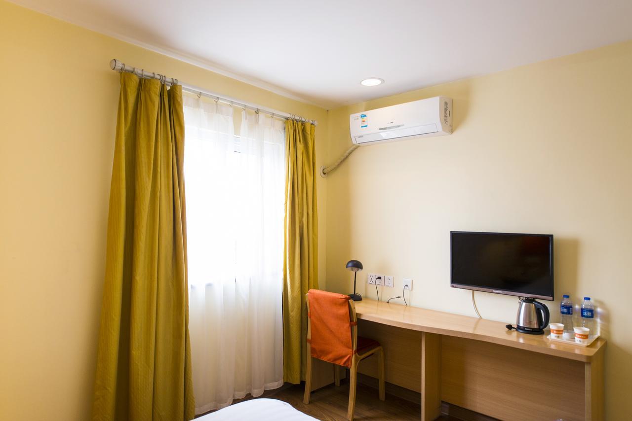 Home Inn Dalian Development Zone Light Railway Station Екстер'єр фото