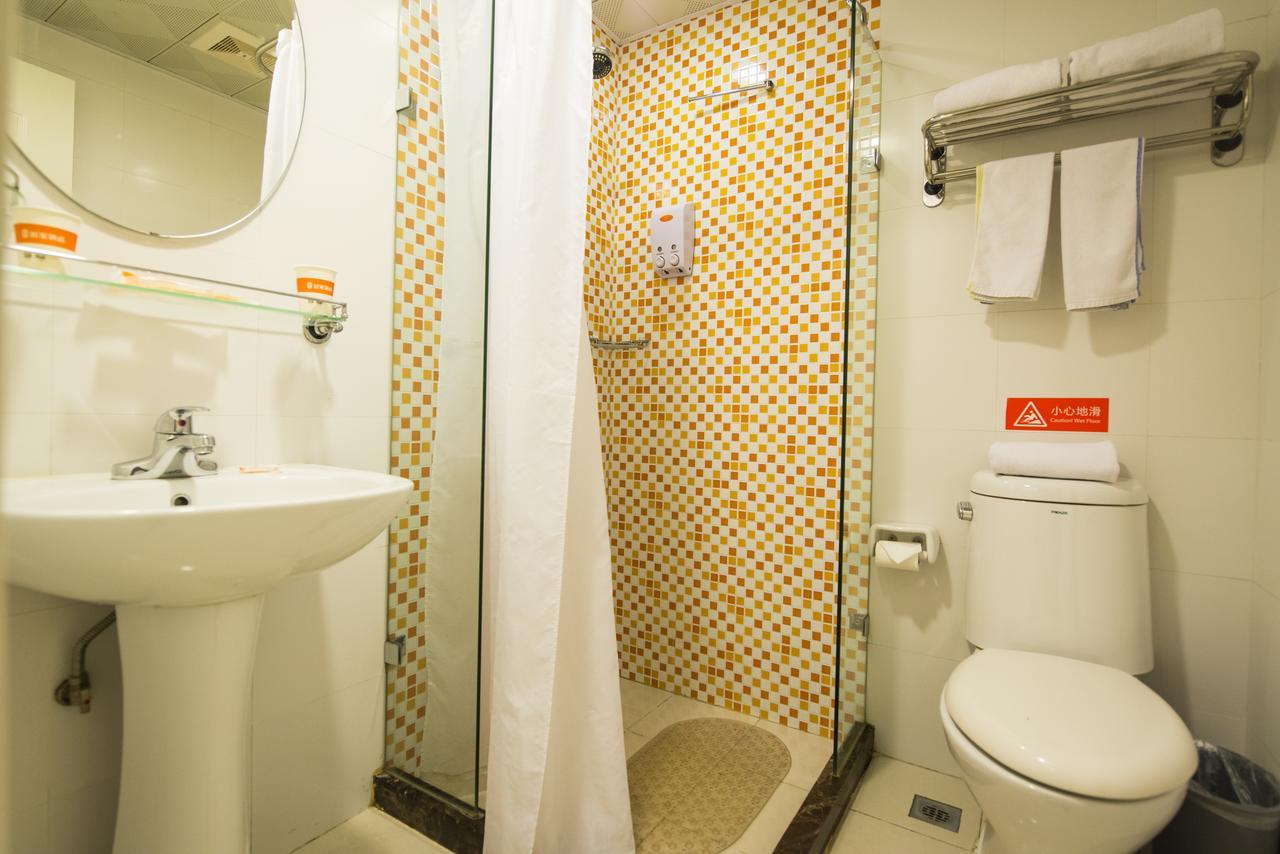 Home Inn Dalian Development Zone Light Railway Station Екстер'єр фото
