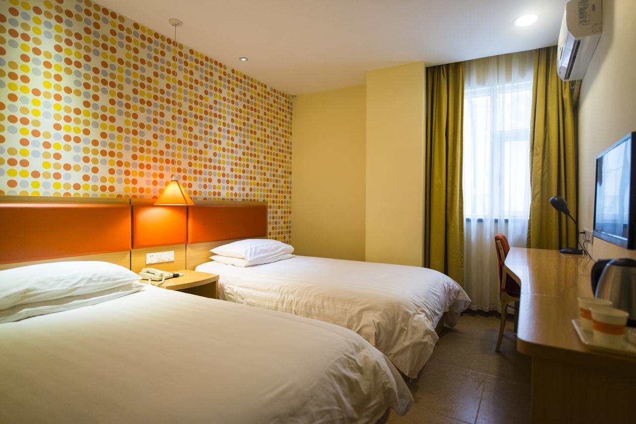 Home Inn Dalian Development Zone Light Railway Station Екстер'єр фото