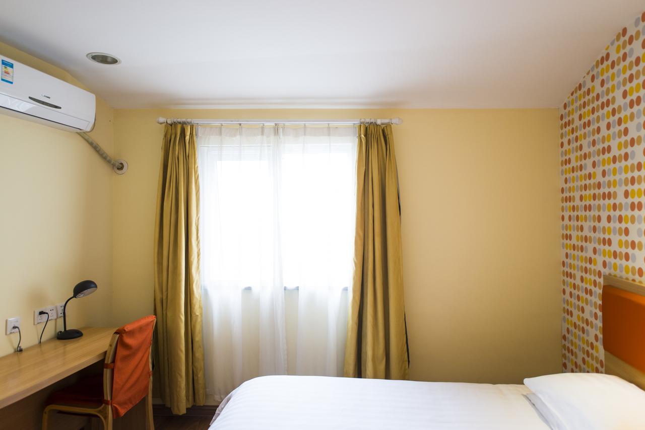 Home Inn Dalian Development Zone Light Railway Station Екстер'єр фото
