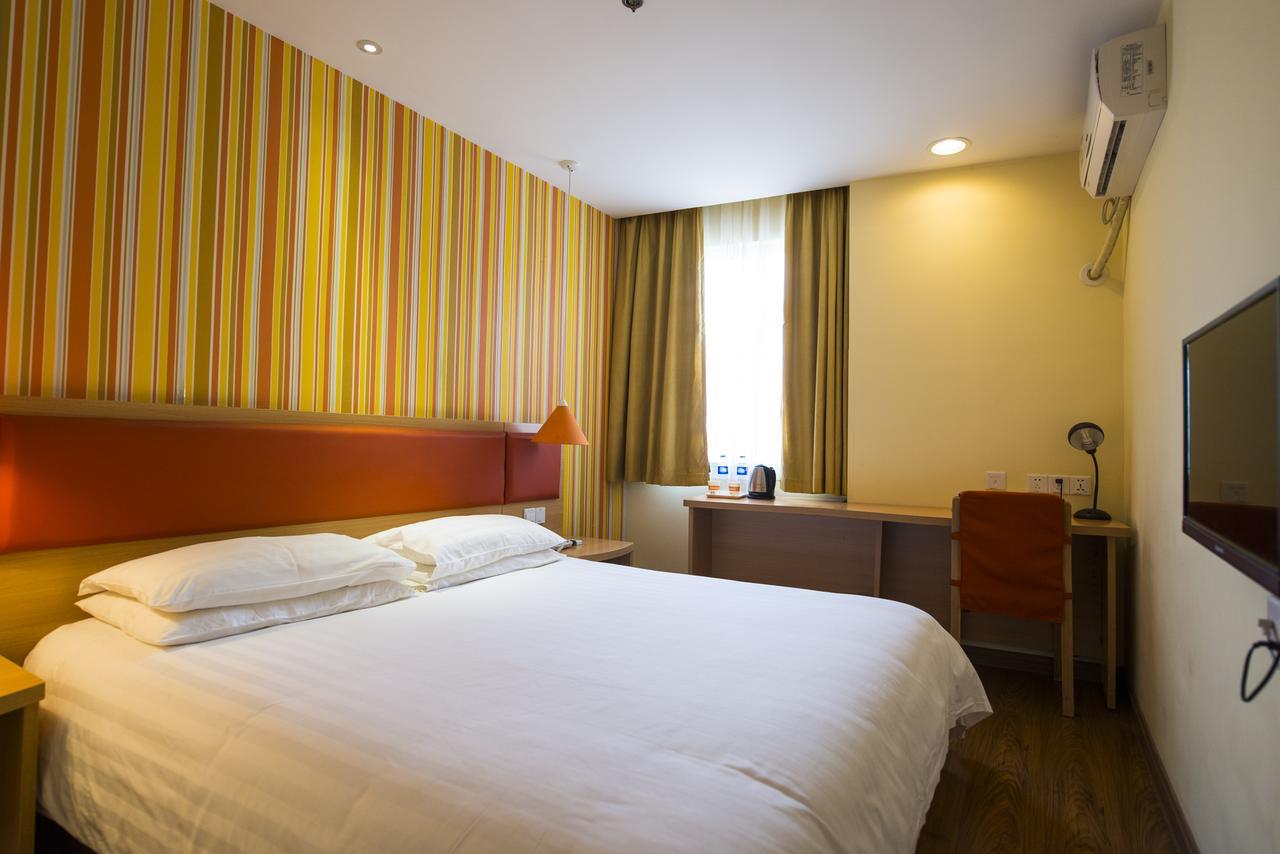 Home Inn Dalian Development Zone Light Railway Station Екстер'єр фото
