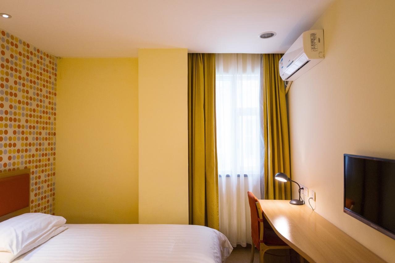 Home Inn Dalian Development Zone Light Railway Station Екстер'єр фото