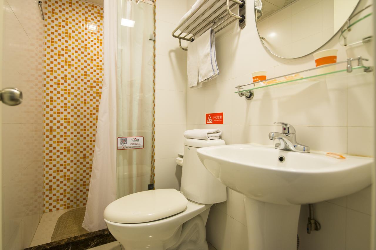 Home Inn Dalian Development Zone Light Railway Station Екстер'єр фото