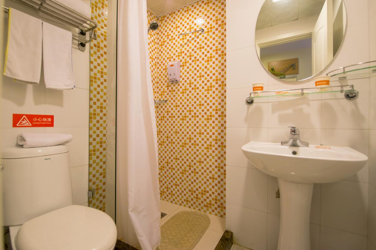 Home Inn Dalian Development Zone Light Railway Station Екстер'єр фото
