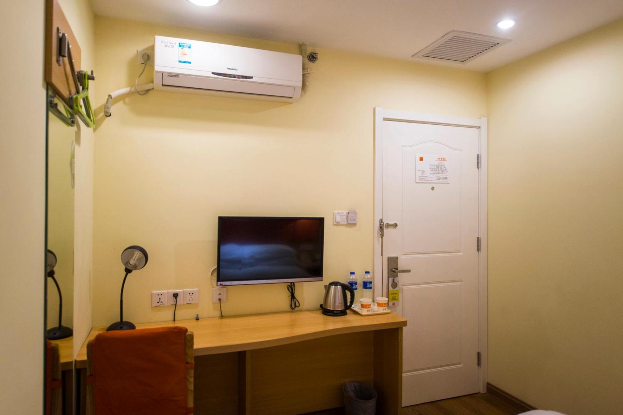 Home Inn Dalian Development Zone Light Railway Station Екстер'єр фото