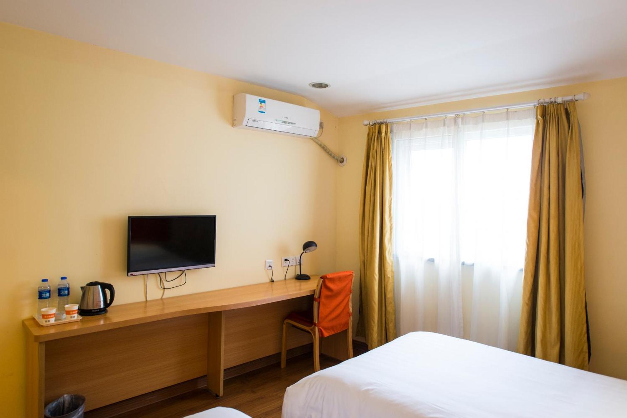 Home Inn Dalian Development Zone Light Railway Station Екстер'єр фото